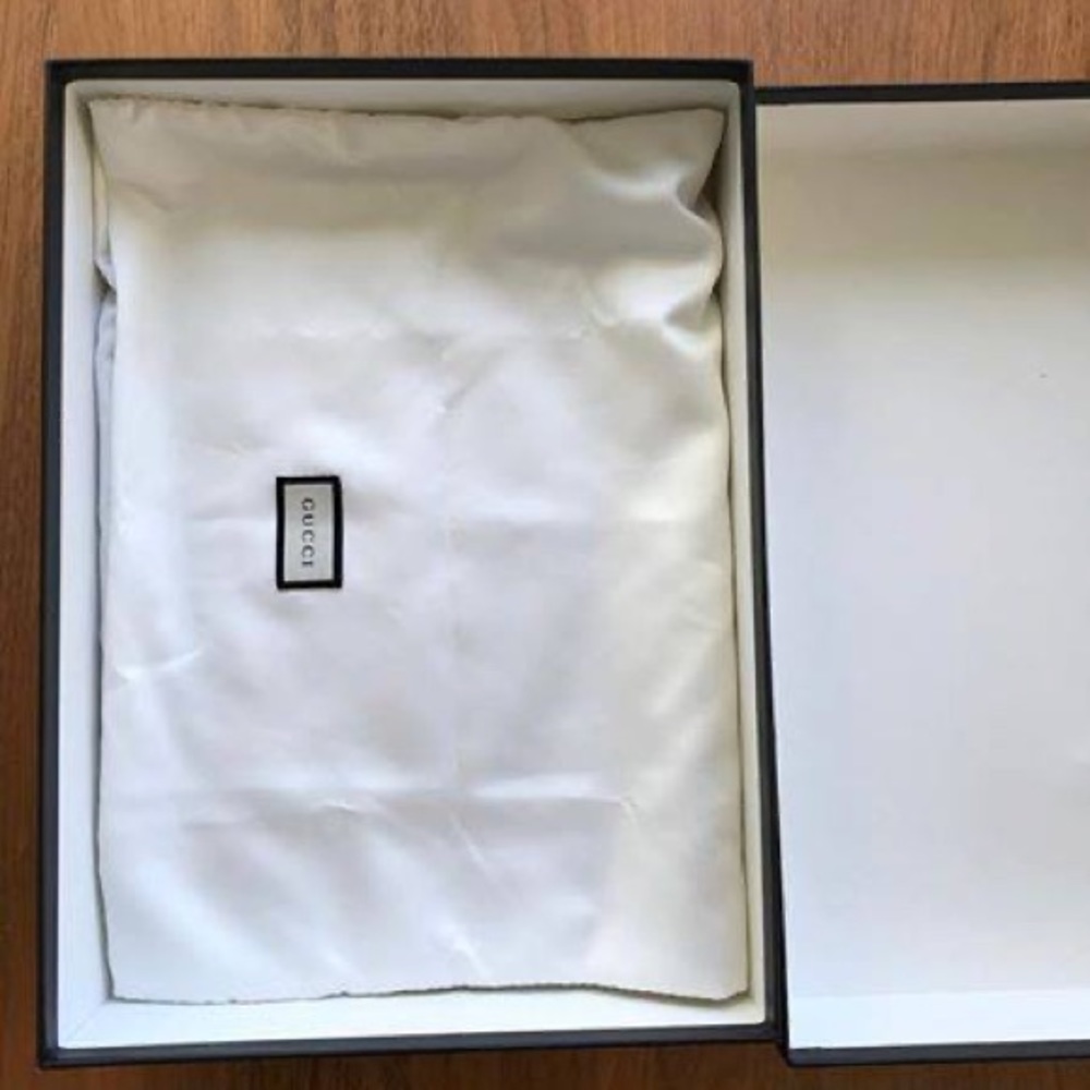 Limited Edition GUCCI Rainbow GG Supreme Clutch - Picture 8 of 8